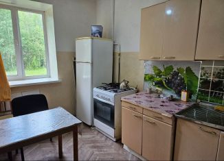 Сдается в аренду 3-комнатная квартира, 65 м2, Ревда, улица Энгельса