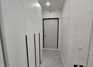 Сдаю в аренду 2-ком. квартиру, 35 м2, Тюмень, Алматинская улица, 12