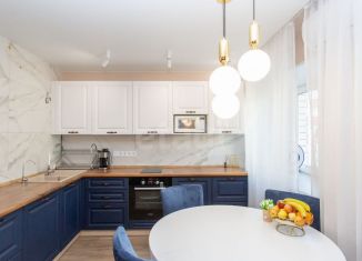 Продаю 2-ком. квартиру, 52 м2, Тобольск, 7-й микрорайон, 48