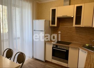 Сдается в аренду 4-ком. квартира, 75 м2, Тобольск, 4-й микрорайон, 27