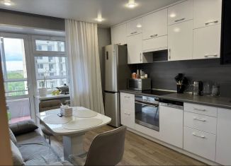 Продаю 2-ком. квартиру, 64.8 м2, Благовещенск, ЖК Лазурный Берег, Заводская улица, 4/2