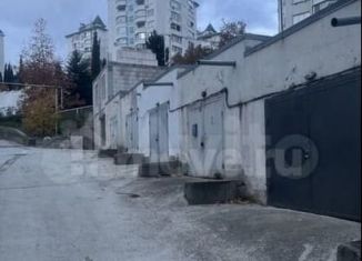 Продаю гараж, 30 м2, Алушта, Советская площадь