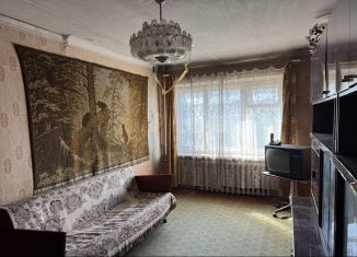 Продается двухкомнатная квартира, 42 м2, Великие Луки, улица Карла Либкнехта