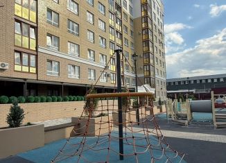 Продаю 2-комнатную квартиру, 68 м2, Брянск, улица Ульянова, 24