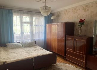 Продается четырехкомнатная квартира, 72.8 м2, Карачаевск, улица Курджиева, 2