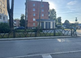 Продаю торговую площадь, 22 м2, Полевской, улица Декабристов, 11