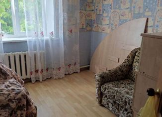 Продаю трехкомнатную квартиру, 60 м2, поселок городского типа Нарышкино, площадь Ленина