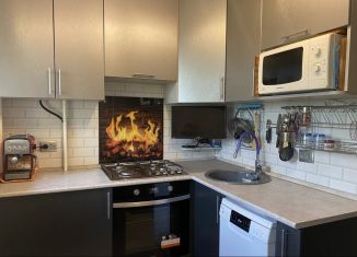 Продается трехкомнатная квартира, 52 м2, Петергоф, Озерковая улица, 43