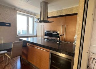 Сдам 4-комнатную квартиру, 100 м2, Москва, Ленинский проспект, 123, метро Тропарёво