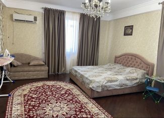 Двухкомнатная квартира в аренду, 70 м2, Каспийск, проспект Акулиничева, 23