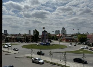 Продам трехкомнатную квартиру, 102 м2, Грозный, проспект Мохаммеда Али, 1, 2-й микрорайон