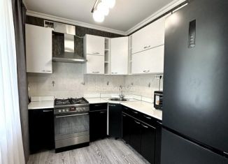 Продается 3-комнатная квартира, 61.7 м2, Хабаровский край, улица Гамарника, 17к2