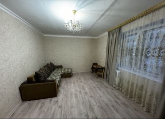 Сдам в аренду 2-ком. квартиру, 50 м2, Черкесск, улица Космонавтов, 40А, микрорайон Пештера