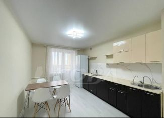 Сдаю 2-ком. квартиру, 60 м2, Тюмень, Амурская улица, 39, ЖК Парковый