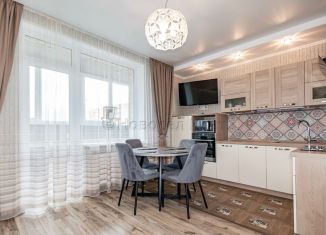 Продам 2-ком. квартиру, 75 м2, Екатеринбург, улица Фрезеровщиков, 5