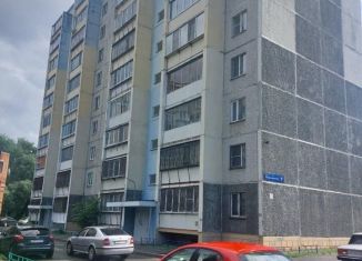 Продается 2-комнатная квартира, 65 м2, Челябинск, улица Молодогвардейцев, 10Б