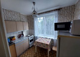 Сдам в аренду 3-ком. квартиру, 65 м2, Тольятти, улица Дзержинского, 63, Автозаводский район