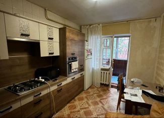 Продаю 3-ком. квартиру, 110 м2, Ставрополь, проспект Карла Маркса, 35