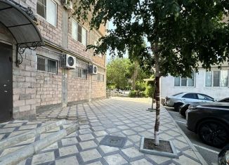 Продажа 3-ком. квартиры, 131 м2, Махачкала, улица Лаптиева, 85