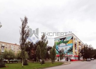 Продается 1-ком. квартира, 33 м2, Волгоград, Советский район, Университетский проспект, 58