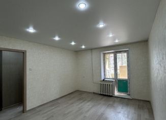 Продажа 2-комнатной квартиры, 45 м2, Чебоксары, улица Ленинского Комсомола, 52, Калининский район