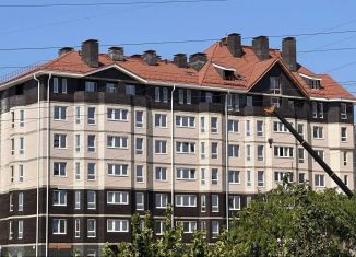 Продается 4-комнатная квартира, 98.9 м2, Волгоград, улица Покрышкина, 2