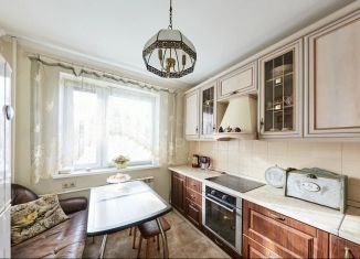 Продам 2-ком. квартиру, 53.6 м2, Москва, Осенняя улица, 26