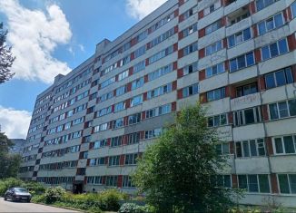 Продам 2-ком. квартиру, 47 м2, Ленинградская область, городской посёлок Приладожский, 4