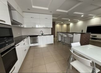 Продается 3-комнатная квартира, 110 м2, Челябинск, улица Бейвеля, 1