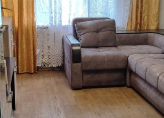 Сдается 2-ком. квартира, 44 м2, Луга, Киевская улица, 76