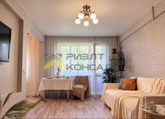 Продаю 3-ком. квартиру, 60 м2, Омск, Коммунальная улица, 23, Советский округ