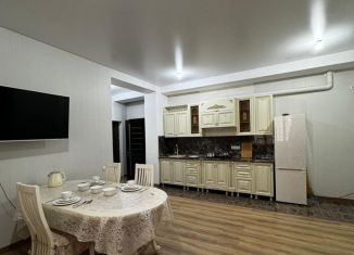 Сдам в аренду 4-ком. квартиру, 108 м2, Дагестан, улица Фрунзе, 14