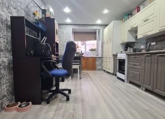 Продаю 1-ком. квартиру, 52 м2, Котлас, проспект Мира, 26