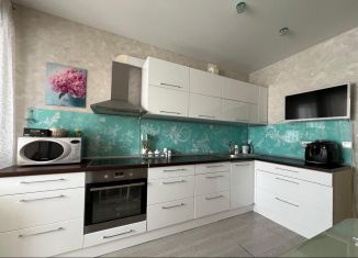 Сдам двухкомнатную квартиру, 62 м2, Уфа, улица Габдуллы Амантая, 1к1