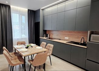 Сдам в аренду двухкомнатную квартиру, 82 м2, Саратов, Славянская площадь