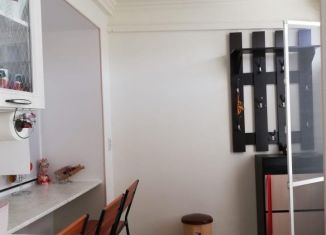 Продам двухкомнатную квартиру, 37 м2, Евпатория, Училищная улица, 27