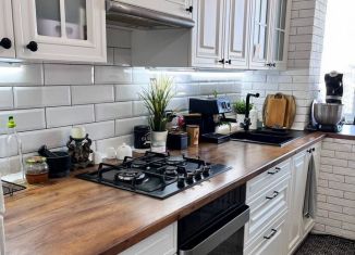 Продаю 3-комнатную квартиру, 64 м2, Крым, улица Бела Куна, 27