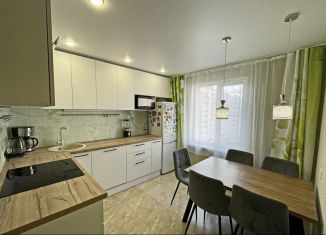 Продаю 3-ком. квартиру, 74.1 м2, Пенза, улица 65-летия Победы, 3