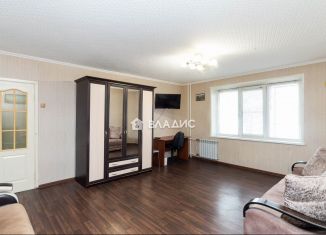 Сдается в аренду однокомнатная квартира, 53.6 м2, Тобольск, 9-й микрорайон, 13