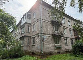 Продается 3-ком. квартира, 72.5 м2, Петергоф, Никольская улица, 2