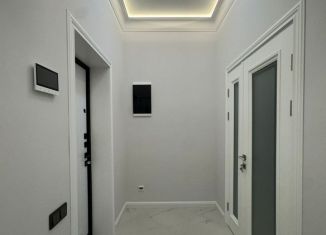 Продаю трехкомнатную квартиру, 86 м2, Грозный, улица Хамзата У. Орзамиева, 45А