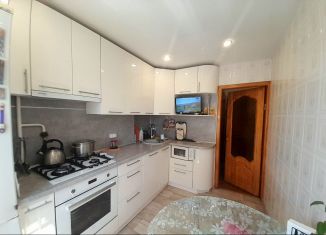 Продам 3-ком. квартиру, 62 м2, Азов, улица Пушкина, 112