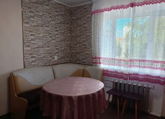 Сдается в аренду трехкомнатная квартира, 70 м2, Тобольск, Сибирский переулок, 9