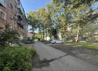 Продаю однокомнатную квартиру, 28.9 м2, Ленинск-Кузнецкий, проспект Кирова, 93