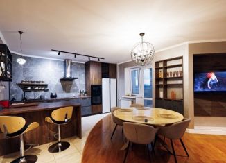 Продам 4-ком. квартиру, 177 м2, Екатеринбург, улица Фролова, 27