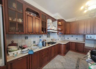 Четырехкомнатная квартира на продажу, 135 м2, Алексин, улица 50 лет ВЛКСМ, 5В