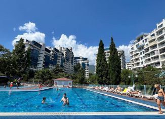 Продаю трехкомнатную квартиру, 124 м2, посёлок городского типа Гурзуф, Ялтинская улица, 16