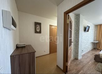 Продаю 1-ком. квартиру, 38 м2, Чебаркуль, улица Ленина, 48