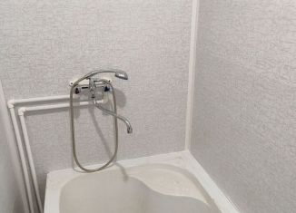 Продается 3-комнатная квартира, 43 м2, Смоленск, улица Соболева, 108