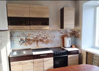 Двухкомнатная квартира в аренду, 40 м2, Междуреченск, улица Космонавтов, 8